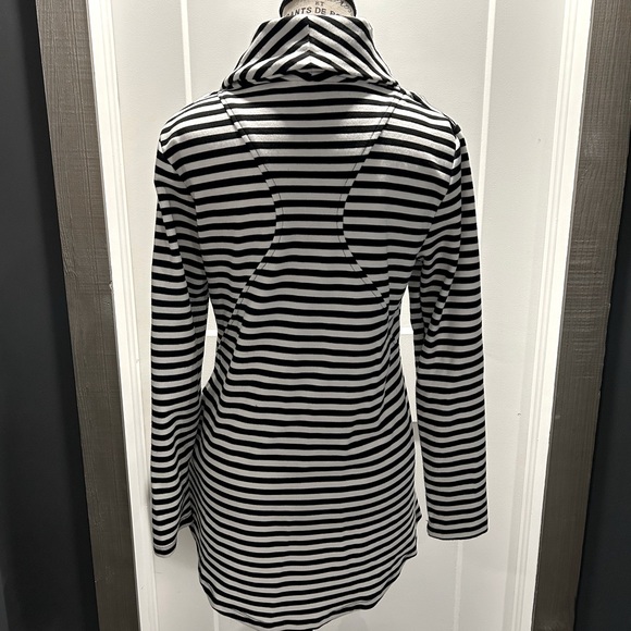 My Beloved - beautiful black and white side zipper top. - Picture 2 of 4